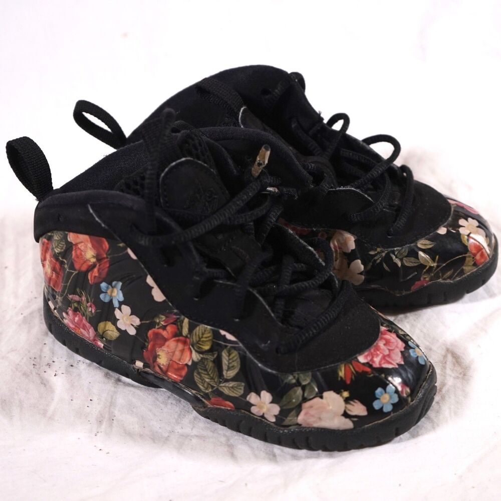 Nike Air Foamposite One Black Pink Flowers Kids Size 9C AT8250-001 RARE